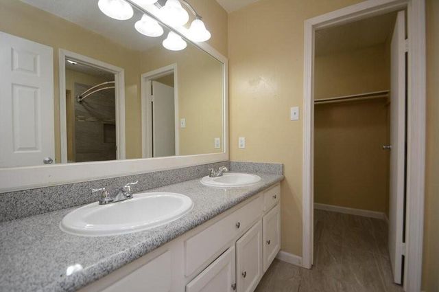 15 S Tallowberry Dr, Spring, TX 77381