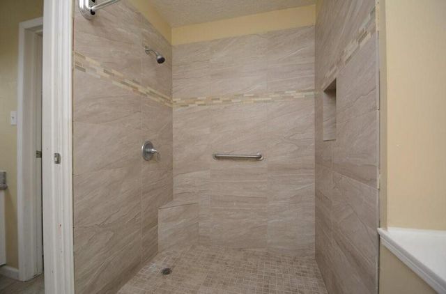 15 S Tallowberry Dr, Spring, TX 77381