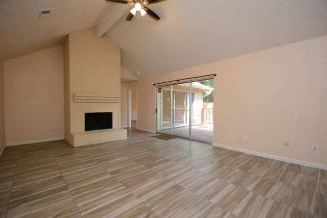15 S Tallowberry Dr, Spring, TX 77381