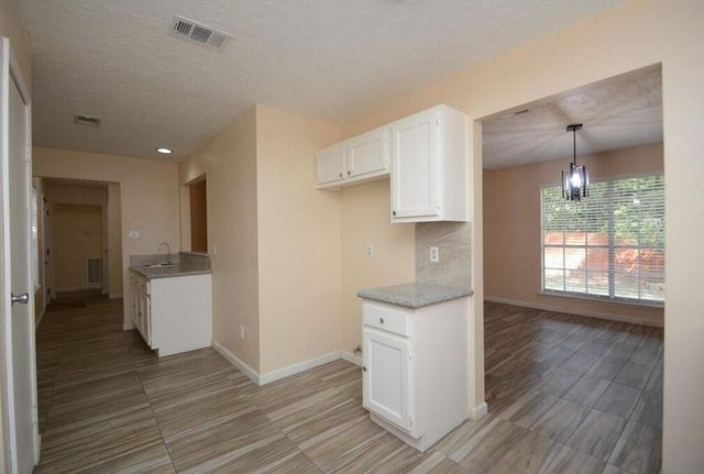 15 S Tallowberry Dr, Spring, TX 77381