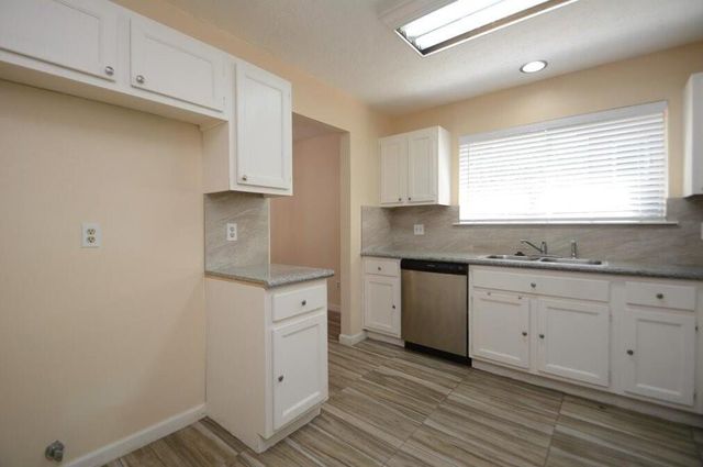15 S Tallowberry Dr, Spring, TX 77381