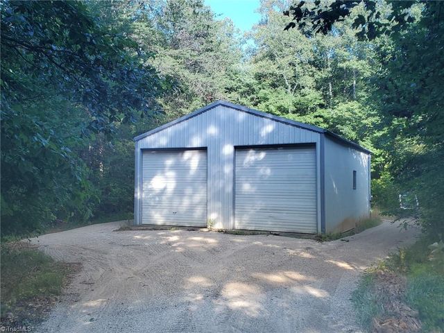 102 Hawks Road, King, NC 27021