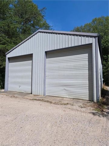 102 Hawks Road, King, NC 27021