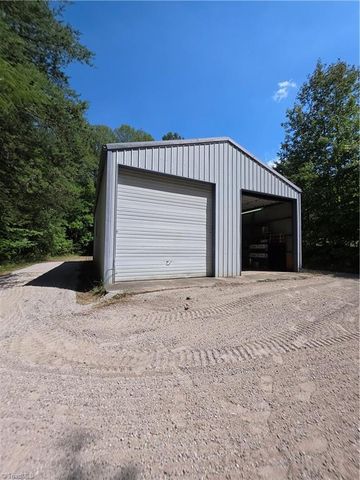 102 Hawks Road, King, NC 27021