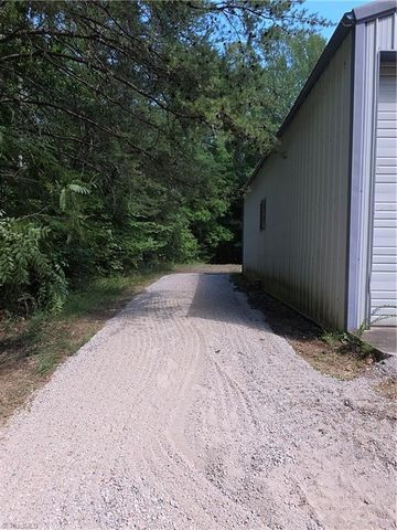 102 Hawks Road, King, NC 27021