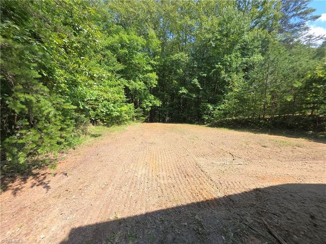 102 Hawks Road, King, NC 27021