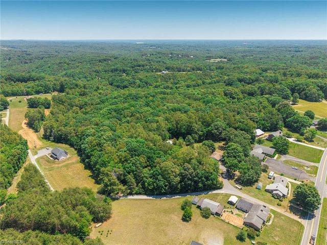 102 Hawks Road, King, NC 27021
