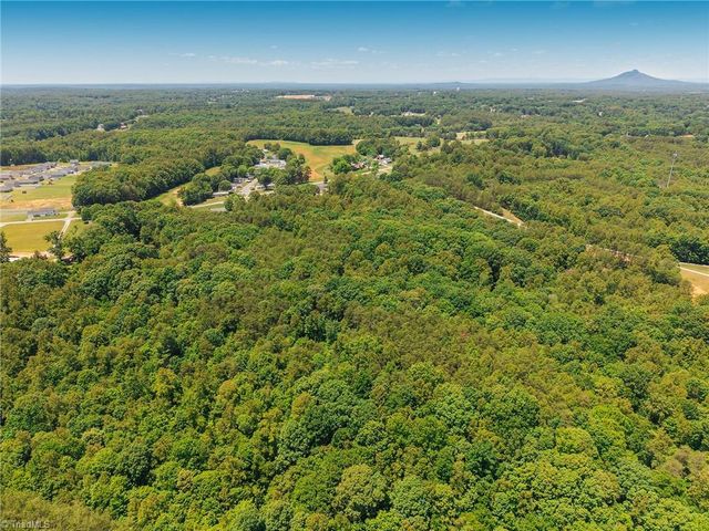 102 Hawks Road, King, NC 27021