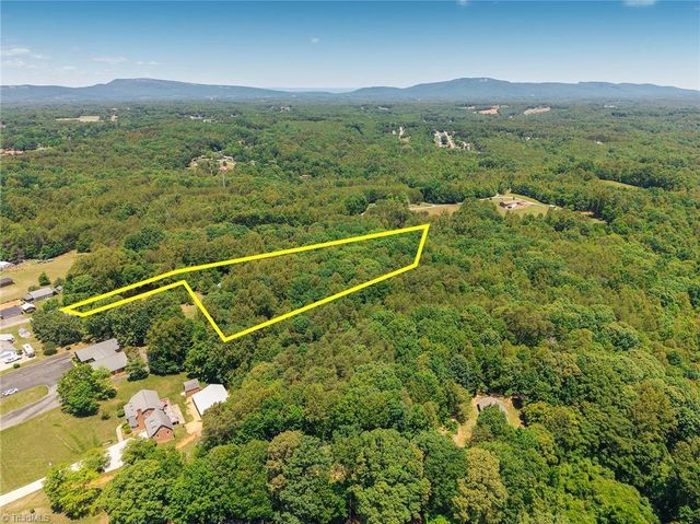 102 Hawks Road, King, NC 27021