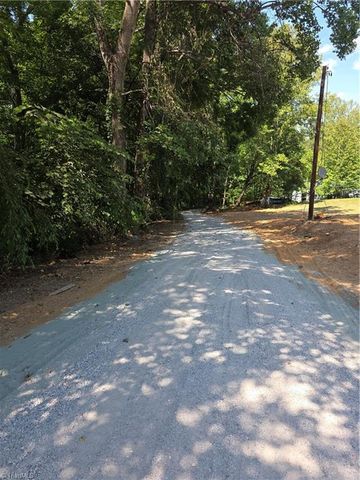 102 Hawks Road, King, NC 27021