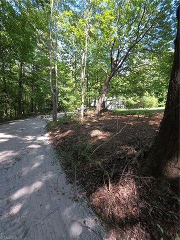 102 Hawks Road, King, NC 27021