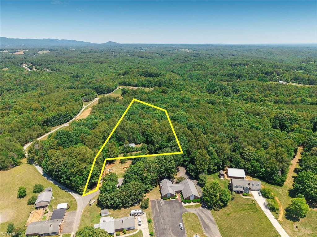 102 Hawks Road, King, NC 27021
