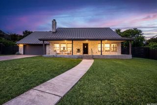 1300 Warbler Dr, Kerrville, TX 78028