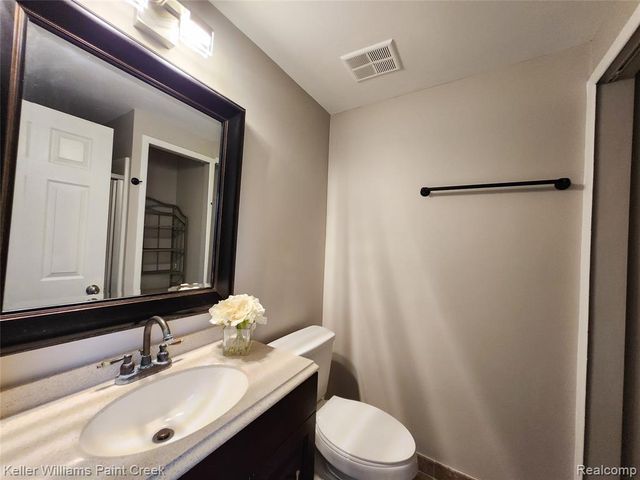 1760 Brentwood Drive, Troy, MI 48098