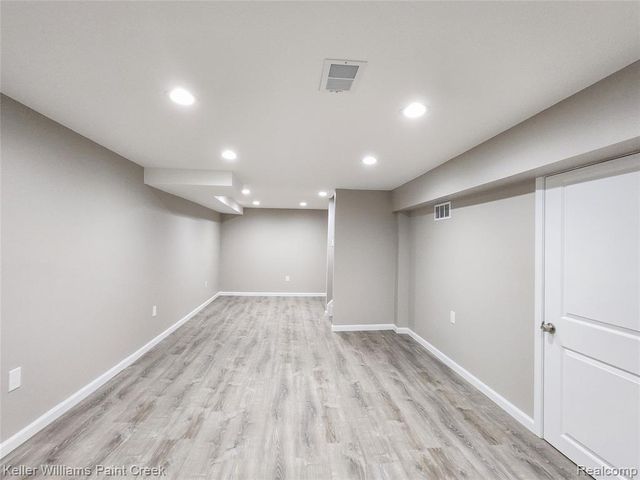 1760 Brentwood Drive, Troy, MI 48098