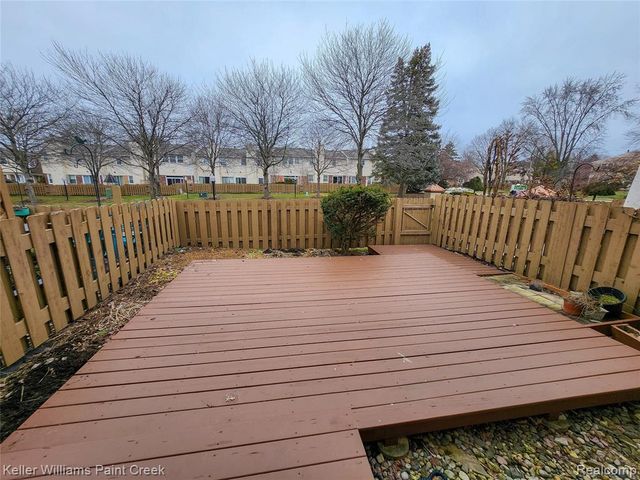 1760 Brentwood Drive, Troy, MI 48098