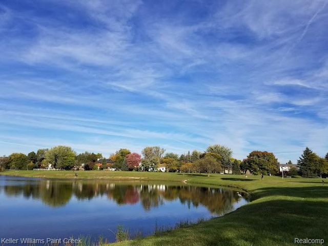 1760 Brentwood Drive, Troy, MI 48098