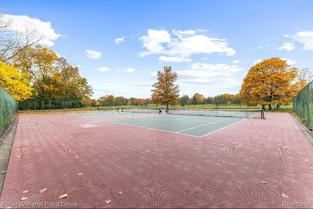 1760 Brentwood Drive, Troy, MI 48098