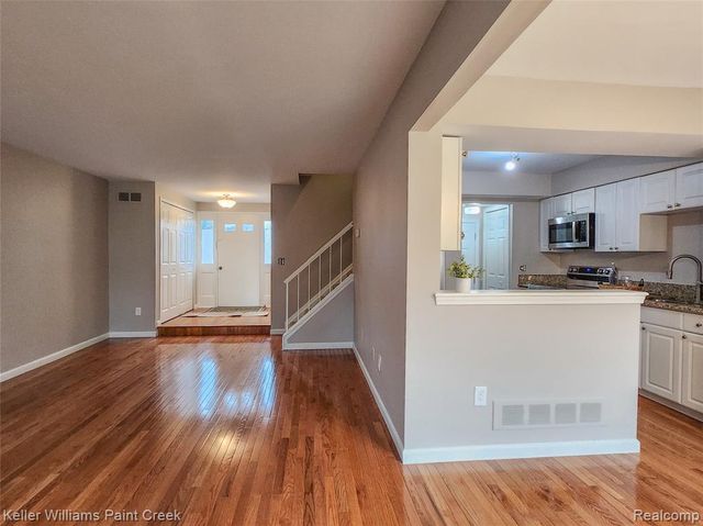 1760 Brentwood Drive, Troy, MI 48098