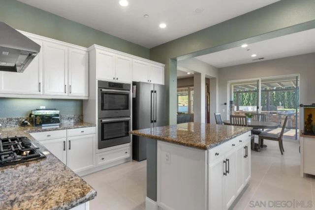 310 Highland Oaks, Fallbrook, CA 92028