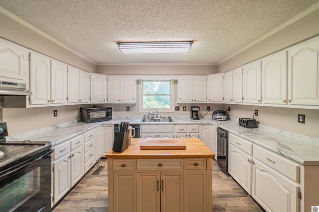 1717 N Friendship Rd, Paducah, KY 42003