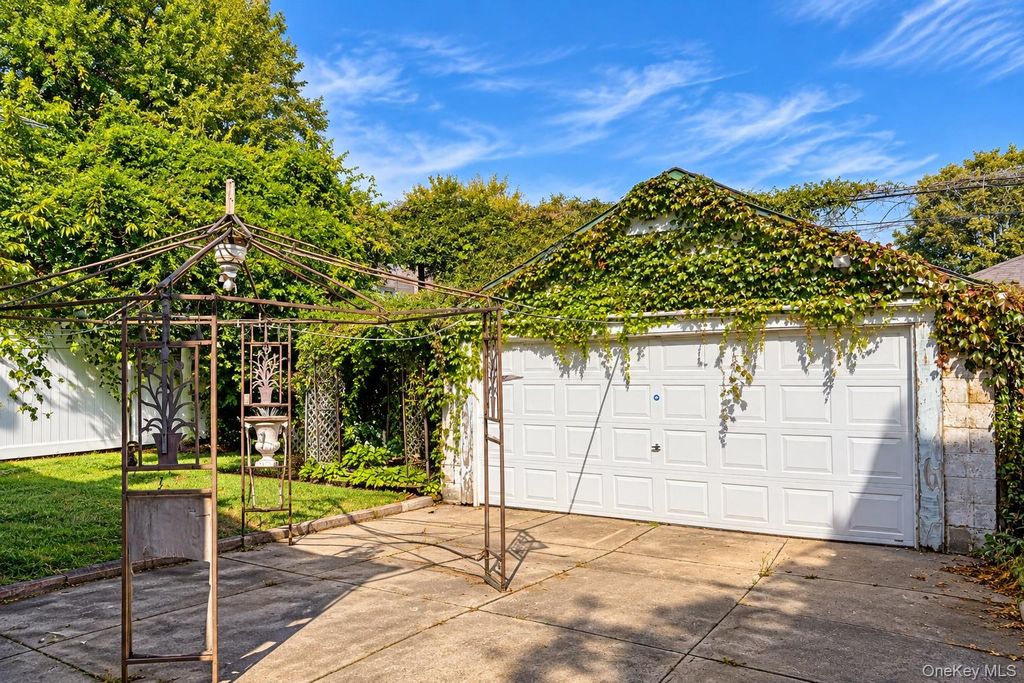 154-19 25th Avenue, Whitestone, NY 11357 — photo 3