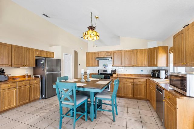 1674 MEADOW OAK LANE, Tarpon Springs, FL 34689