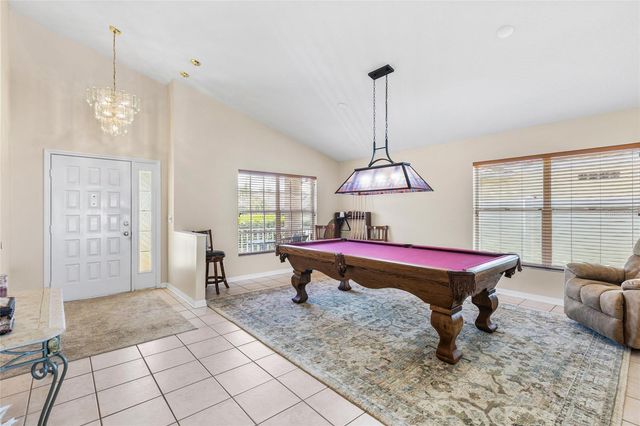 1674 MEADOW OAK LANE, Tarpon Springs, FL 34689