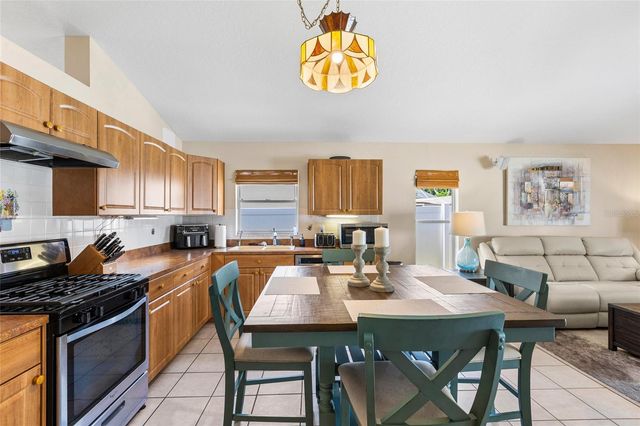 1674 MEADOW OAK LANE, Tarpon Springs, FL 34689