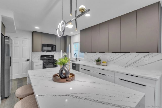 9253 Les Rd, Santee, CA 92071