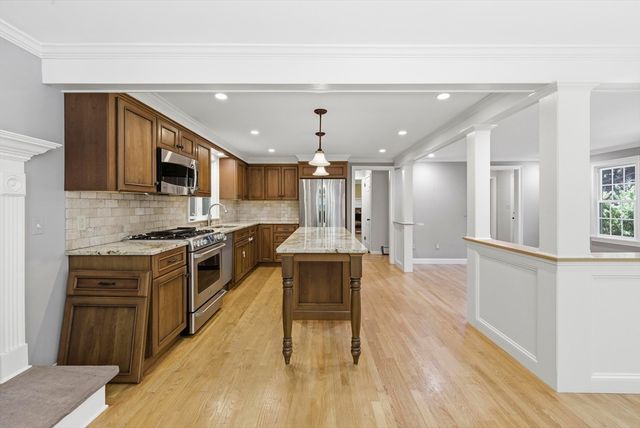 233 Franklin Rd, Longmeadow, MA 01106