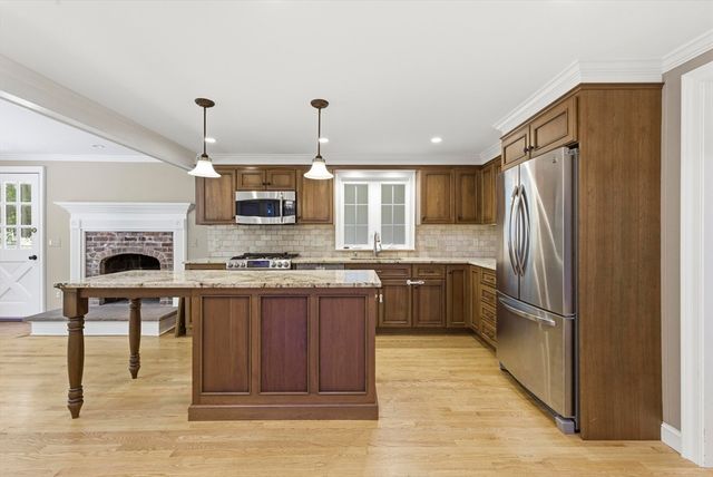 233 Franklin Rd, Longmeadow, MA 01106