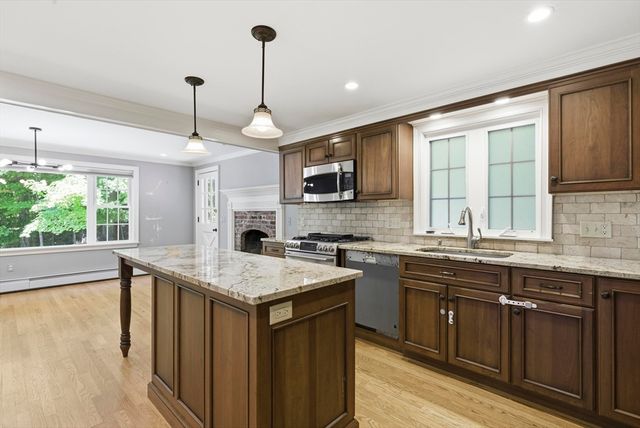 233 Franklin Rd, Longmeadow, MA 01106