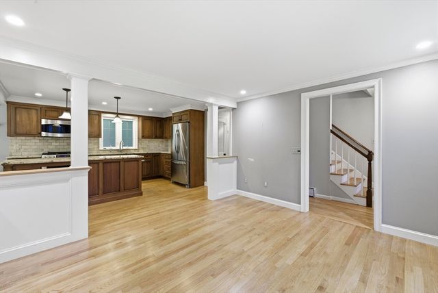 233 Franklin Rd, Longmeadow, MA 01106