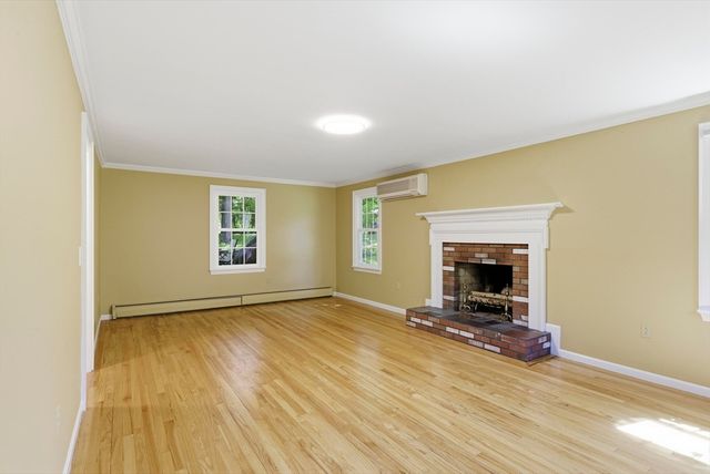 233 Franklin Rd, Longmeadow, MA 01106