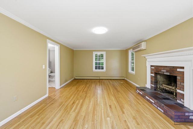 233 Franklin Rd, Longmeadow, MA 01106