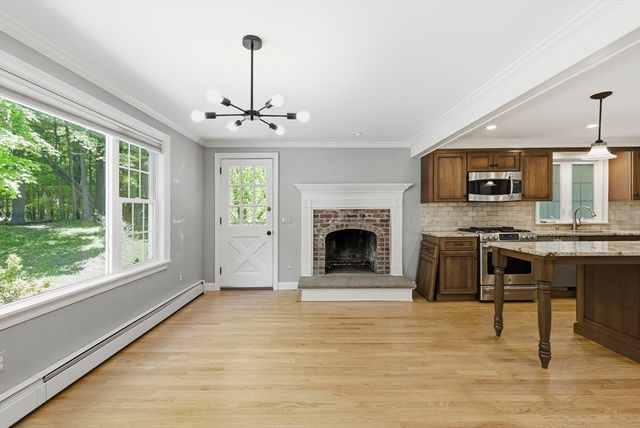 233 Franklin Rd, Longmeadow, MA 01106