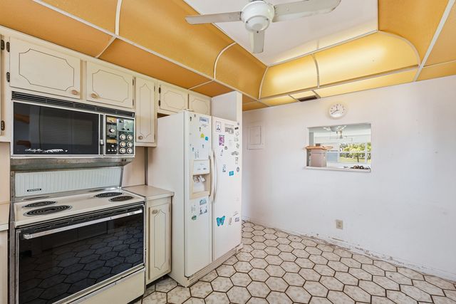 9541 Sunrise Lakes Boulevard 110, Sunrise, FL 33322