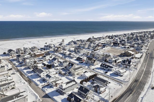 3 Tyngsboro Street, Seabrook, NH 03874