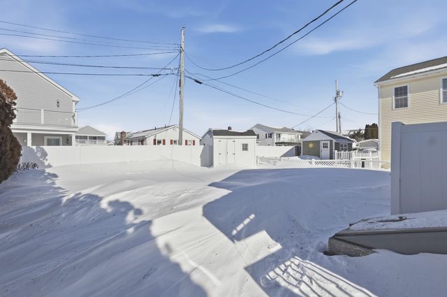 3 Tyngsboro Street, Seabrook, NH 03874