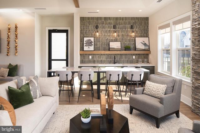 63 KAY CHIARELLO WAY, Hamilton, NJ 08690