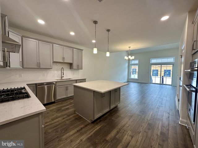 63 KAY CHIARELLO WAY, Hamilton, NJ 08690