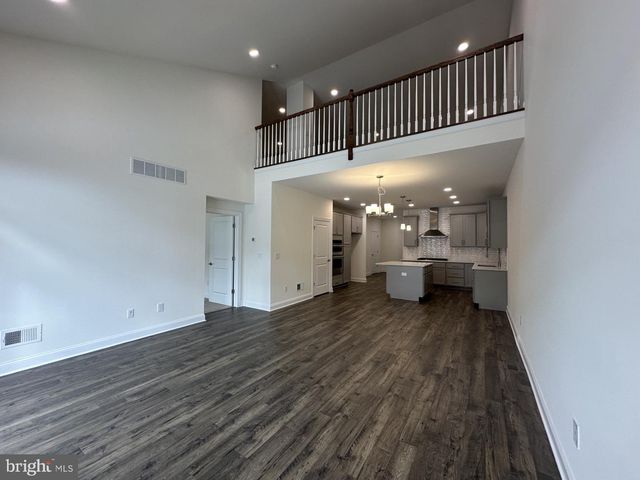 63 KAY CHIARELLO WAY, Hamilton, NJ 08690