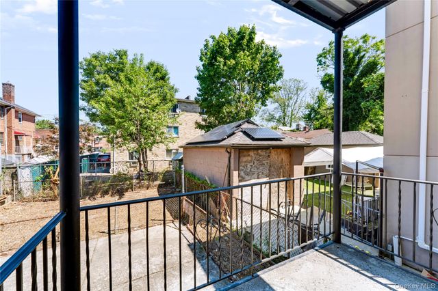 1227 E 222nd Street, Bronx, NY 10469