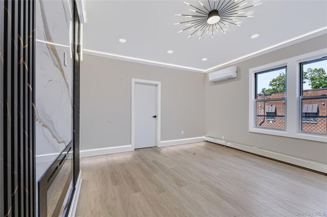 1227 E 222nd Street, Bronx, NY 10469