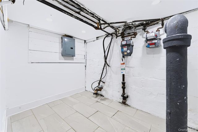1227 E 222nd Street, Bronx, NY 10469