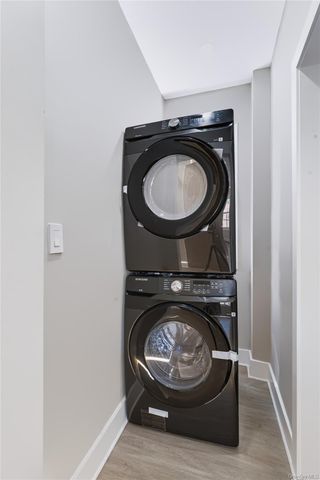 1227 E 222nd Street, Bronx, NY 10469
