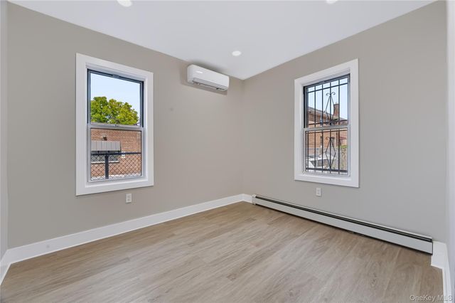 1227 E 222nd Street, Bronx, NY 10469