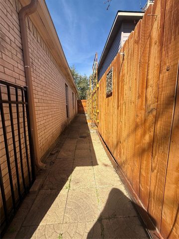 9718 Crystal Boulevard, Baytown, TX 77521