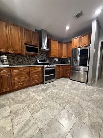 9718 Crystal Boulevard, Baytown, TX 77521